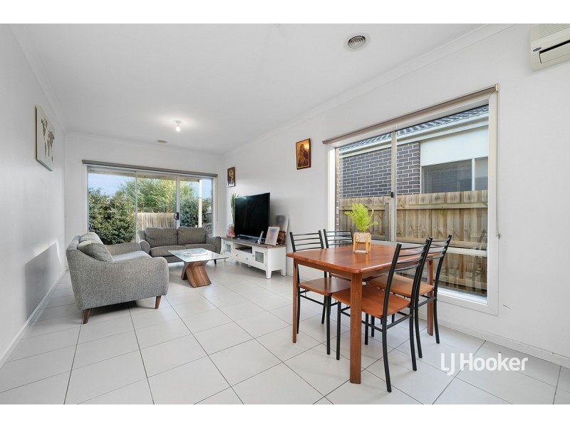 2/14 Harness Court, Truganina VIC 3029