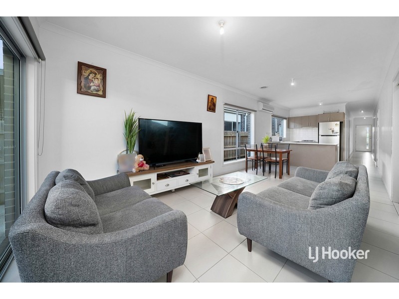 2/14 Harness Court, Truganina VIC 3029
