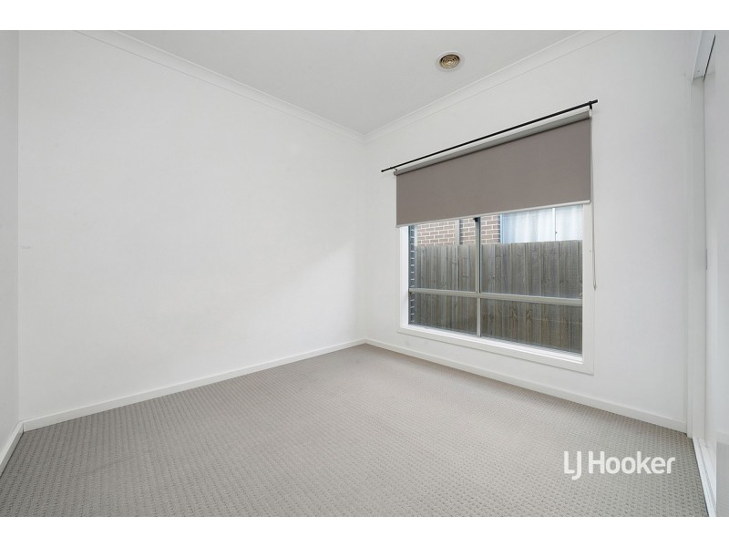 2/14 Harness Court, Truganina VIC 3029