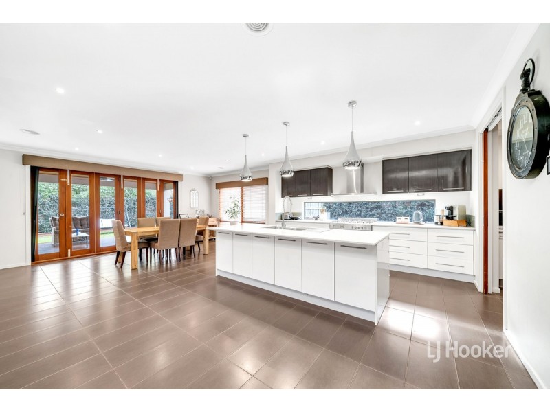 10 Kingsford Drive, Point Cook VIC 3030