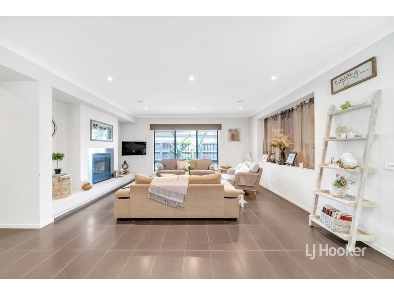 10 Kingsford Drive, Point Cook VIC 3030