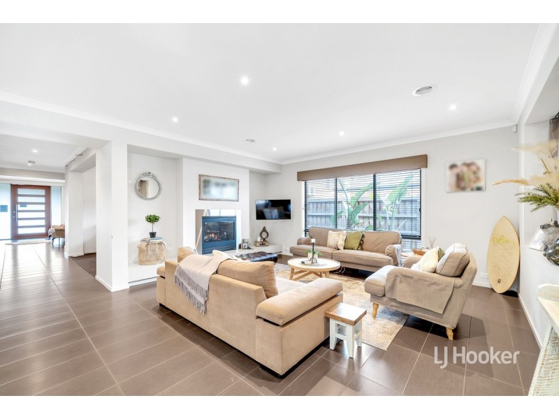 10 Kingsford Drive, Point Cook VIC 3030