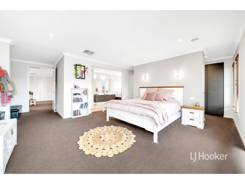 10 Kingsford Drive, Point Cook VIC 3030