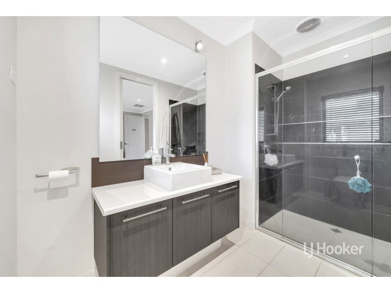 10 Kingsford Drive, Point Cook VIC 3030