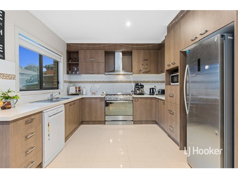 19 Grandview Avenue, Point Cook VIC 3030