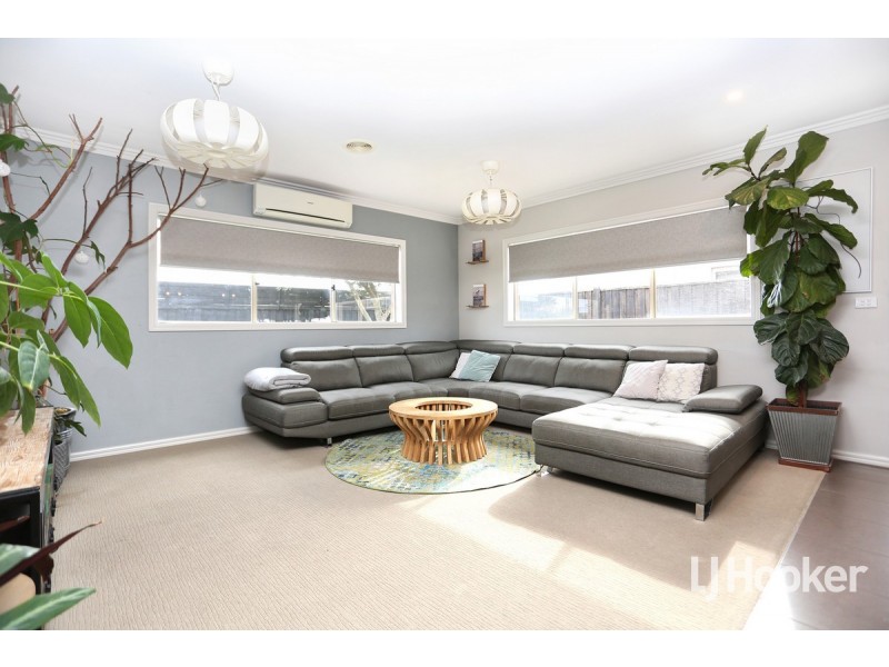 6 Whitecaps Avenue, Point Cook VIC 3030