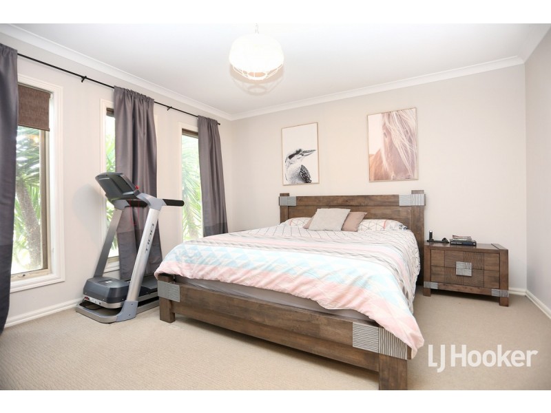 6 Whitecaps Avenue, Point Cook VIC 3030