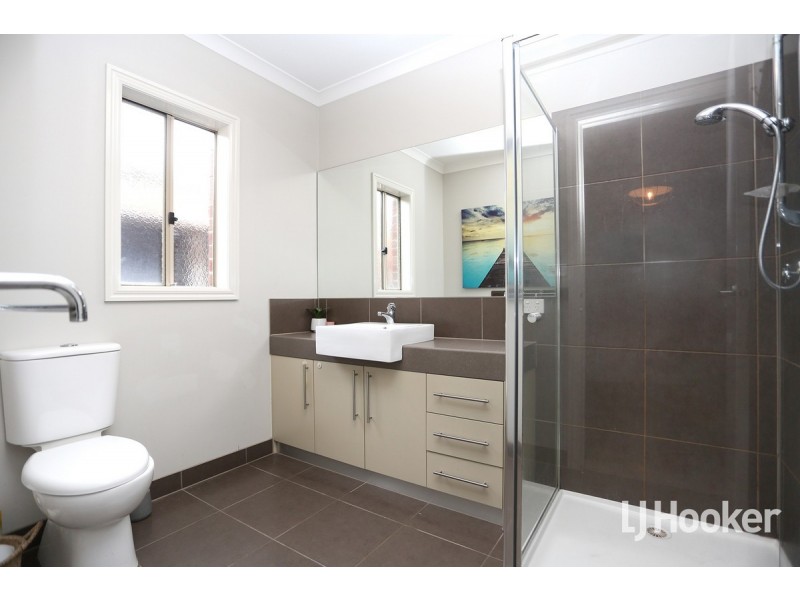 6 Whitecaps Avenue, Point Cook VIC 3030