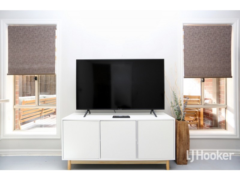 6 Whitecaps Avenue, Point Cook VIC 3030