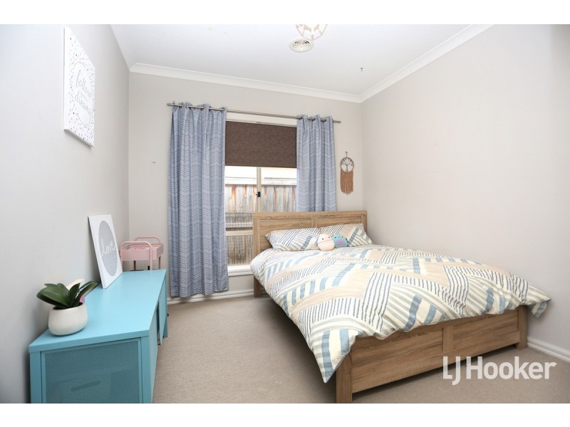 6 Whitecaps Avenue, Point Cook VIC 3030