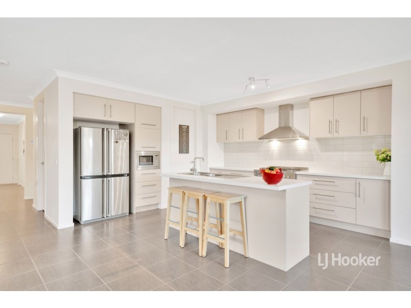 17 Toddington Avenue, Williams Landing VIC 3027