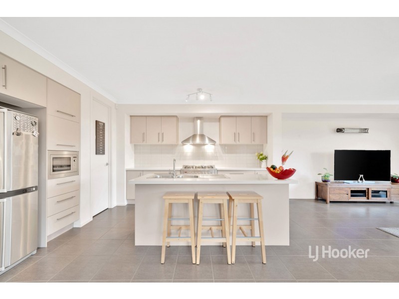 17 Toddington Avenue, Williams Landing VIC 3027