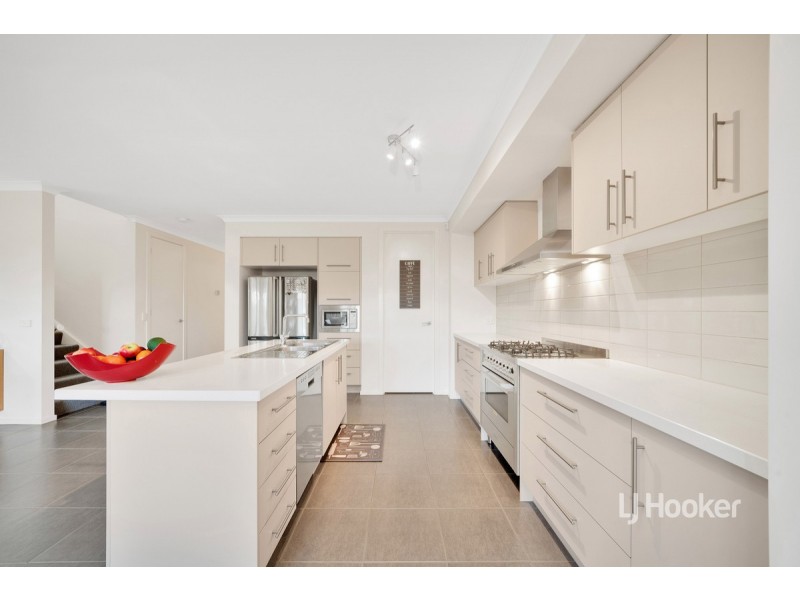 17 Toddington Avenue, Williams Landing VIC 3027