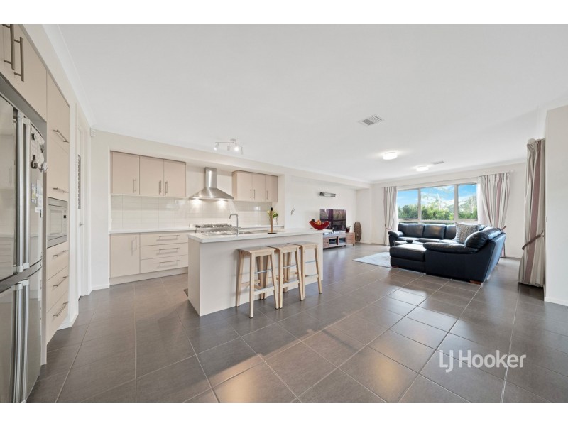 17 Toddington Avenue, Williams Landing VIC 3027