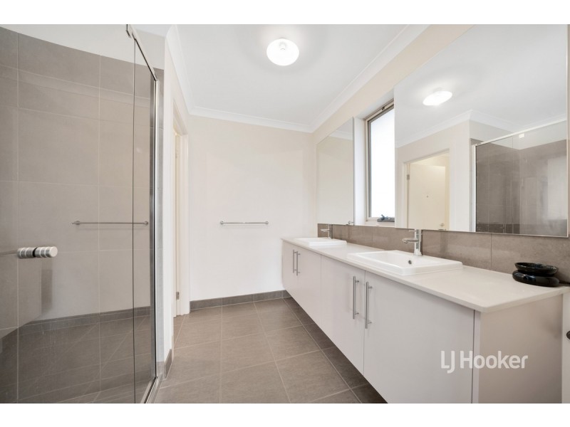17 Toddington Avenue, Williams Landing VIC 3027