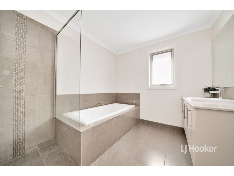 17 Toddington Avenue, Williams Landing VIC 3027