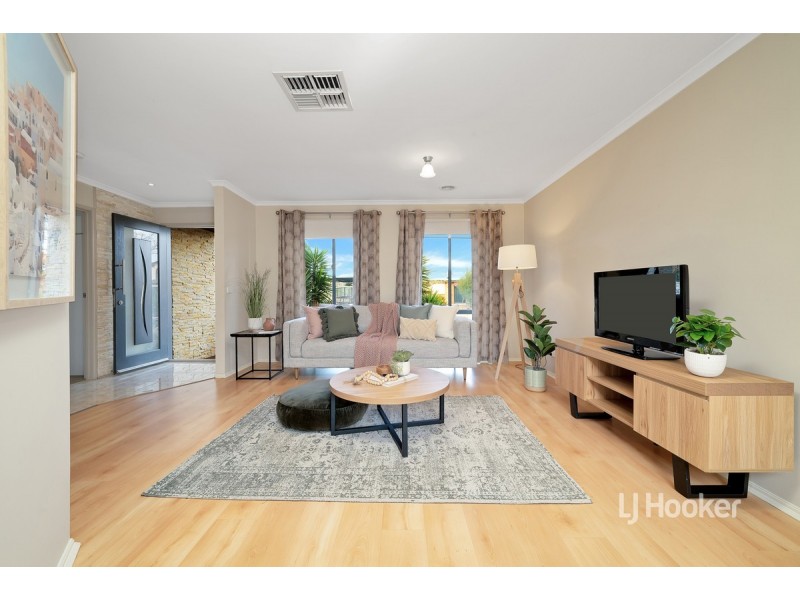 15 Finchley Park Crescent, Tarneit VIC 3029