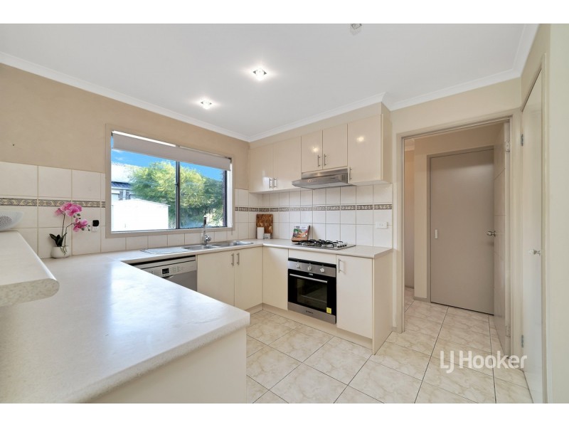15 Finchley Park Crescent, Tarneit VIC 3029