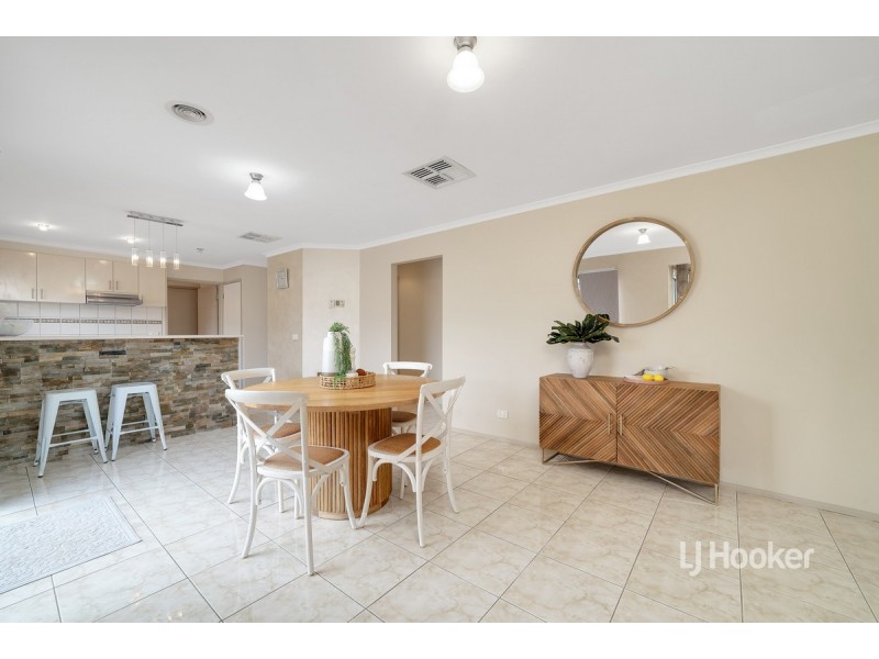 15 Finchley Park Crescent, Tarneit VIC 3029