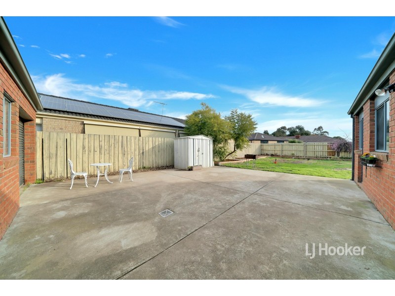 15 Finchley Park Crescent, Tarneit VIC 3029