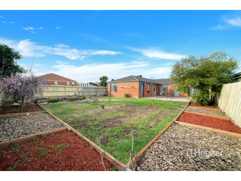 15 Finchley Park Crescent, Tarneit VIC 3029