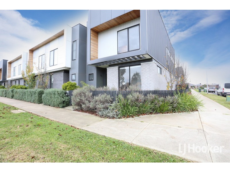 42 Umbrella Way, Point Cook VIC 3030