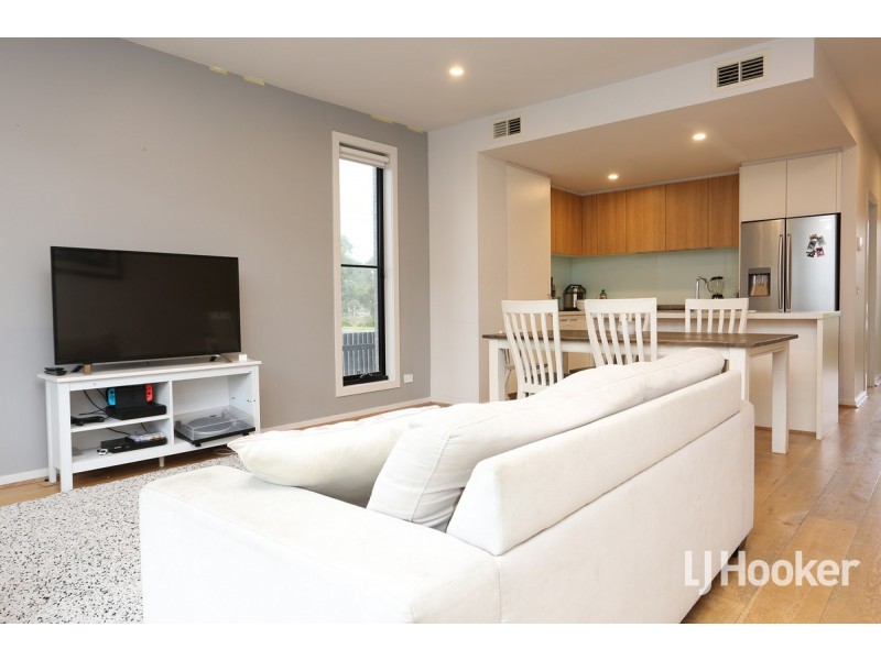 42 Umbrella Way, Point Cook VIC 3030