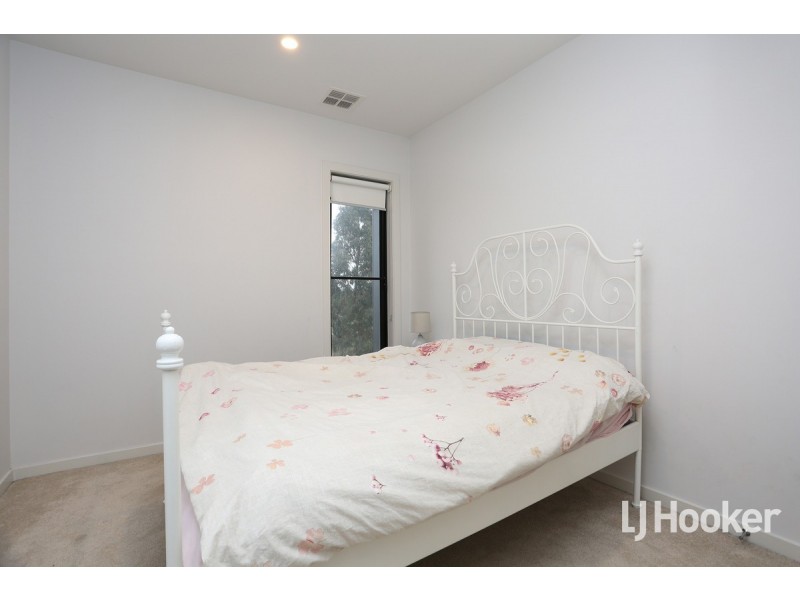 42 Umbrella Way, Point Cook VIC 3030