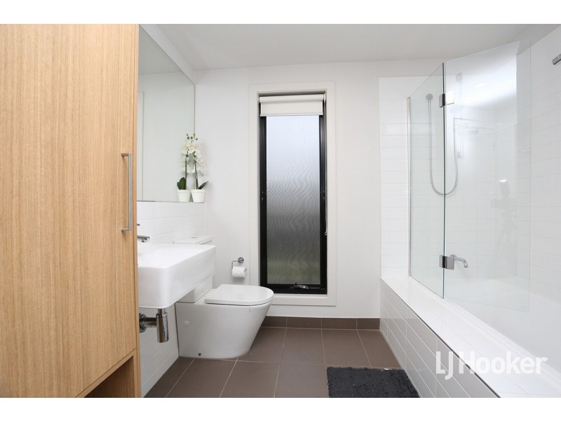 42 Umbrella Way, Point Cook VIC 3030