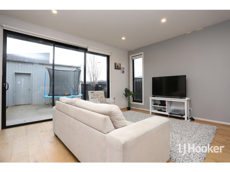 42 Umbrella Way, Point Cook VIC 3030