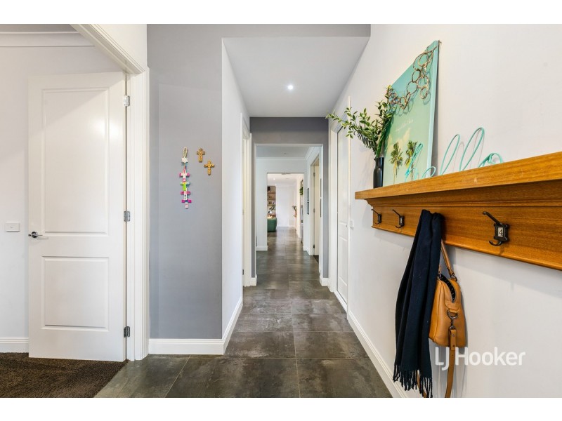 50 Mystic Grove, Point Cook VIC 3030