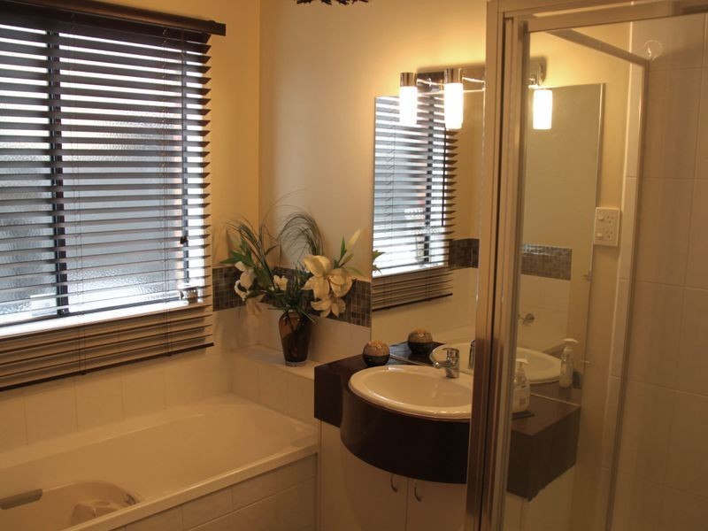 33 May Gibbs Circle, Point Cook VIC 3030
