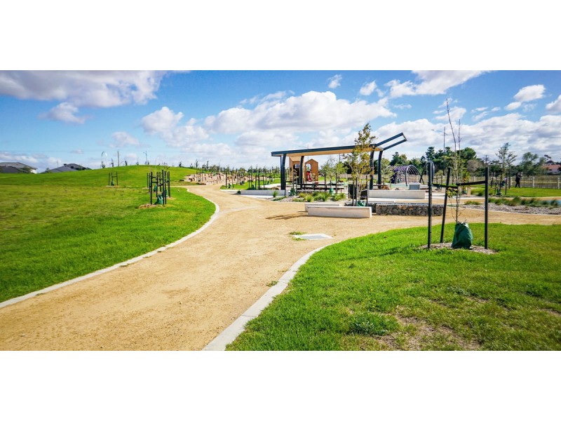 2 Bridgefield Parkway, Rockbank VIC 3335