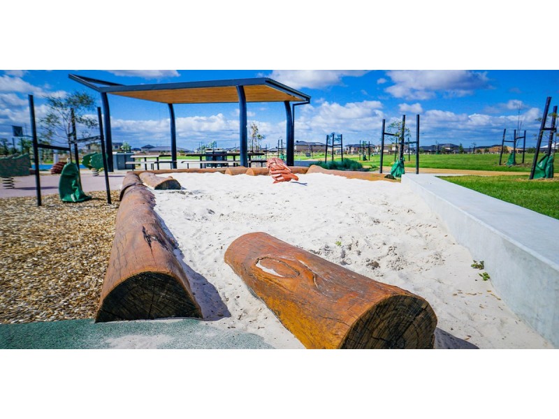 2 Bridgefield Parkway, Rockbank VIC 3335