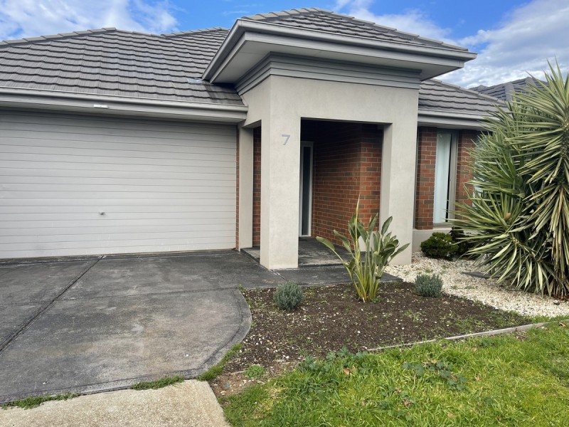 7 Howards Way, Point Cook VIC 3030