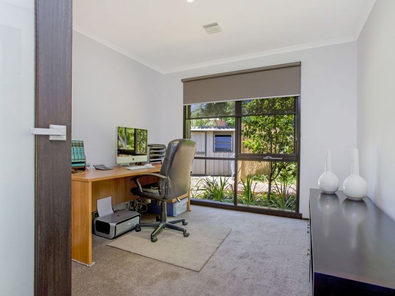 8 Royal Court, Altona Meadows VIC 3028