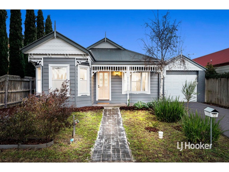 12 Howards Way, Point Cook VIC 3030