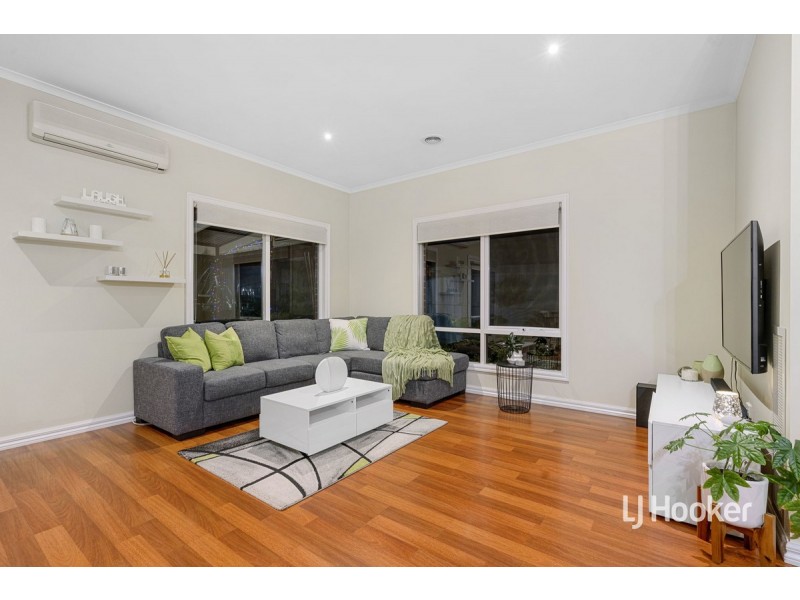 18 Kerford Crescent, Point Cook VIC 3030