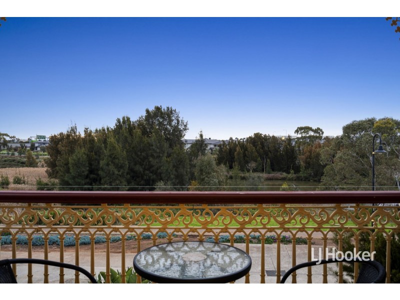 18 Kerford Crescent, Point Cook VIC 3030