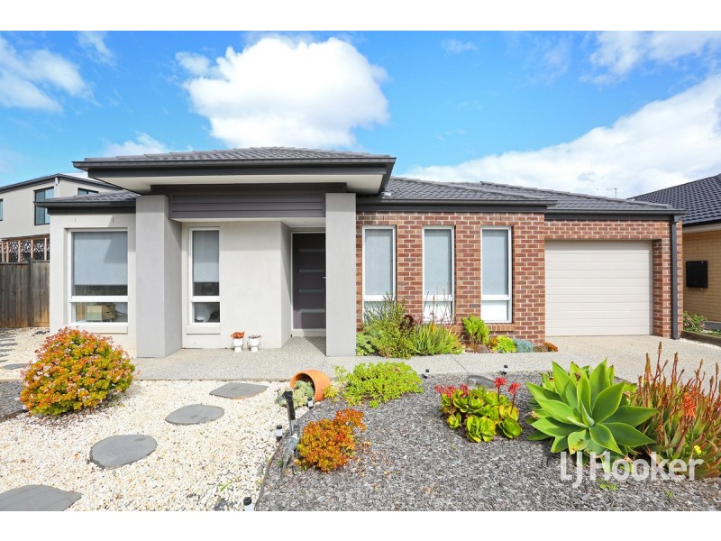 98 Waterhaven Boulevard, Point Cook VIC 3030