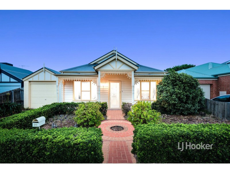 29 Hollington Crescent, Point Cook VIC 3030