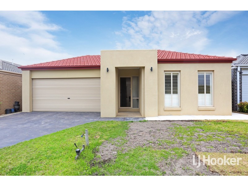 8 Fenner Green, Point Cook VIC 3030