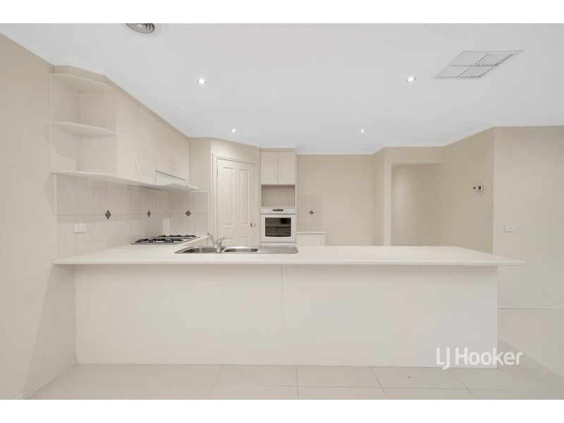 12 Monterey Bay Drive, Sanctuary Lakes VIC 3030
