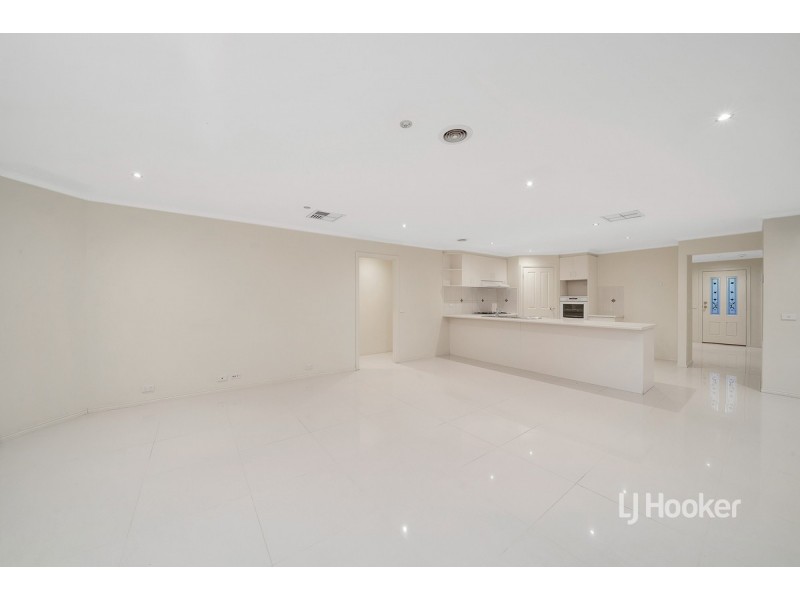 12 Monterey Bay Drive, Sanctuary Lakes VIC 3030