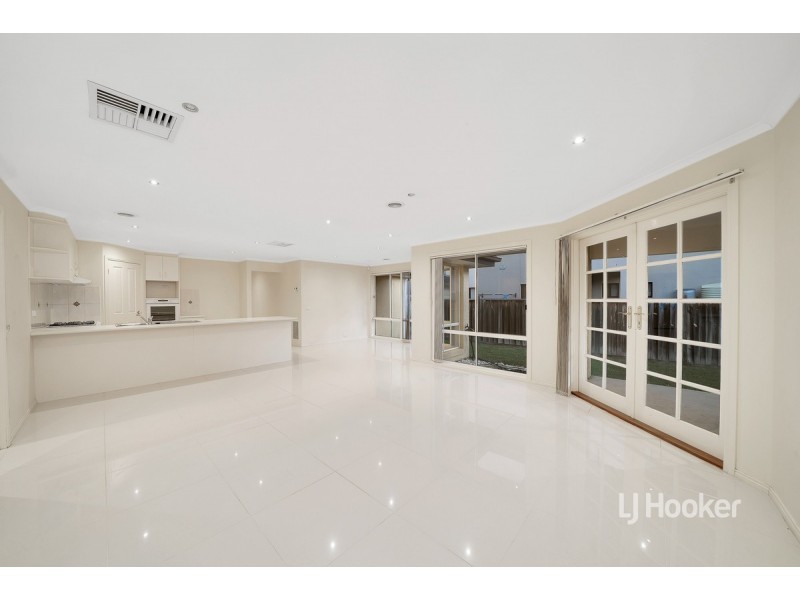 12 Monterey Bay Drive, Sanctuary Lakes VIC 3030