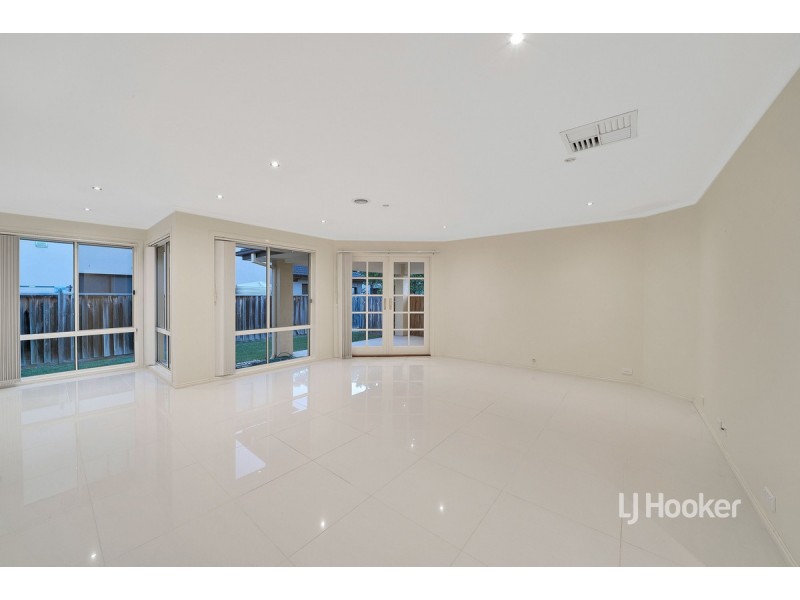 12 Monterey Bay Drive, Sanctuary Lakes VIC 3030