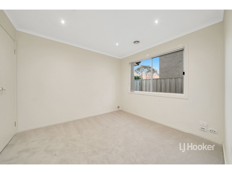 12 Monterey Bay Drive, Sanctuary Lakes VIC 3030