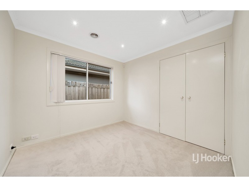 12 Monterey Bay Drive, Sanctuary Lakes VIC 3030