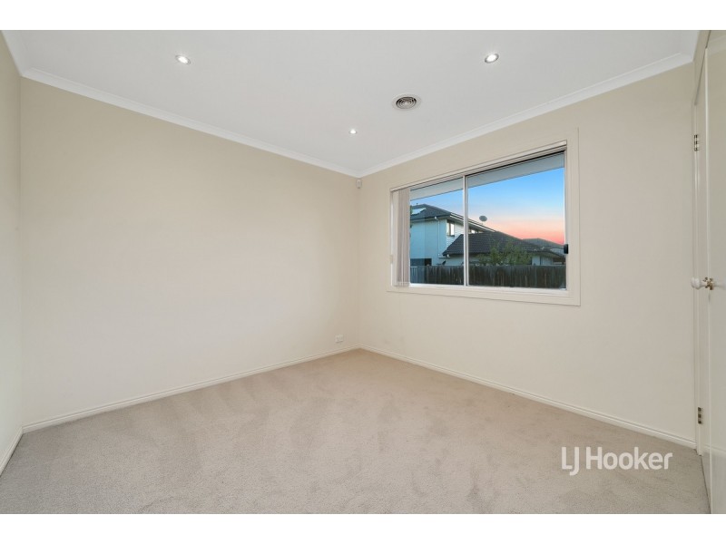 12 Monterey Bay Drive, Sanctuary Lakes VIC 3030