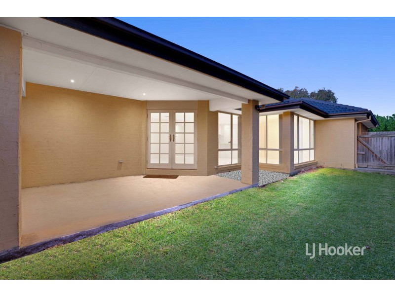 12 Monterey Bay Drive, Sanctuary Lakes VIC 3030